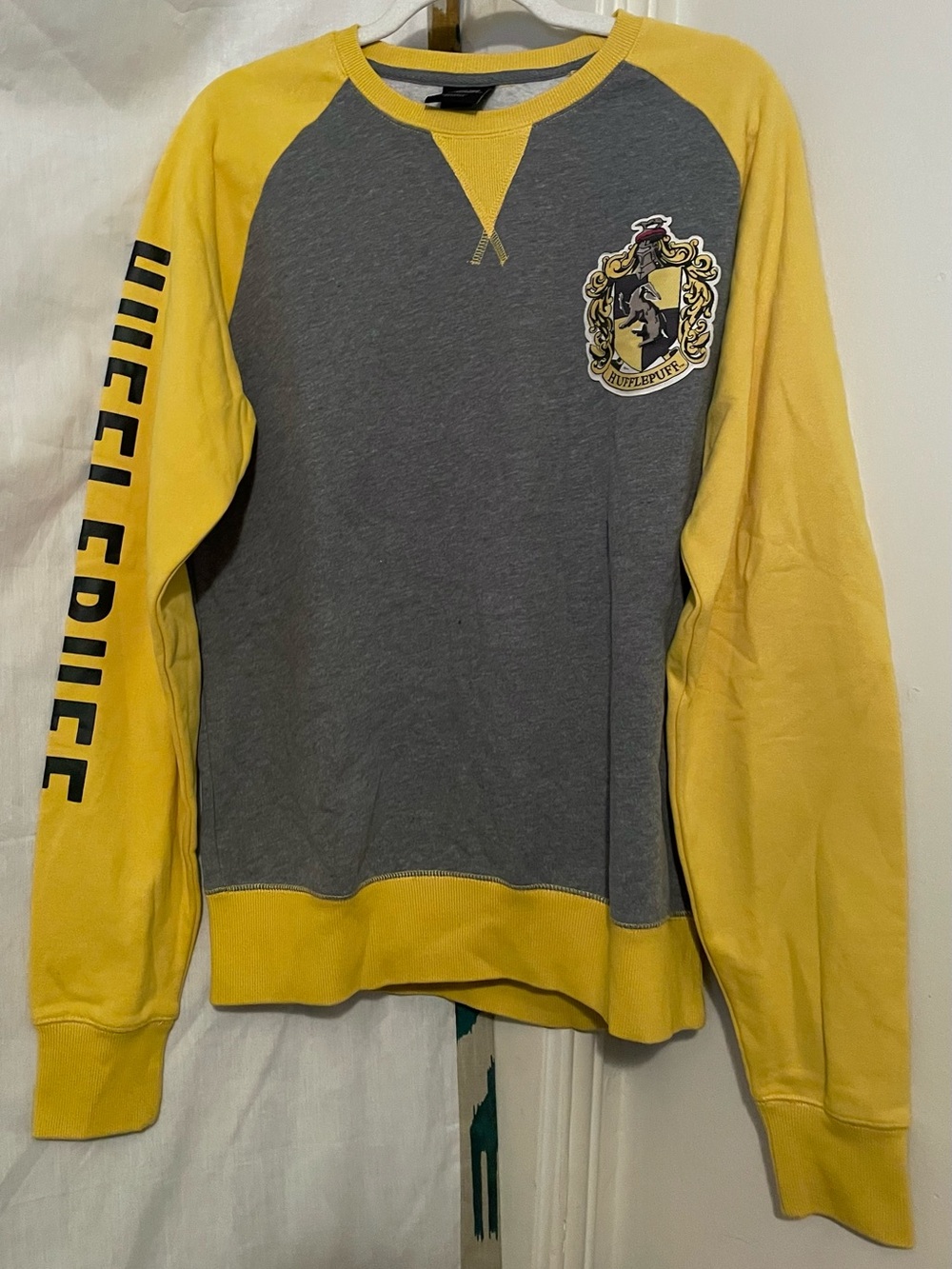 Harry Potter Hufflepuff Crewneck Sweater Gray & Yellow Medium Cotton Sporty Prep